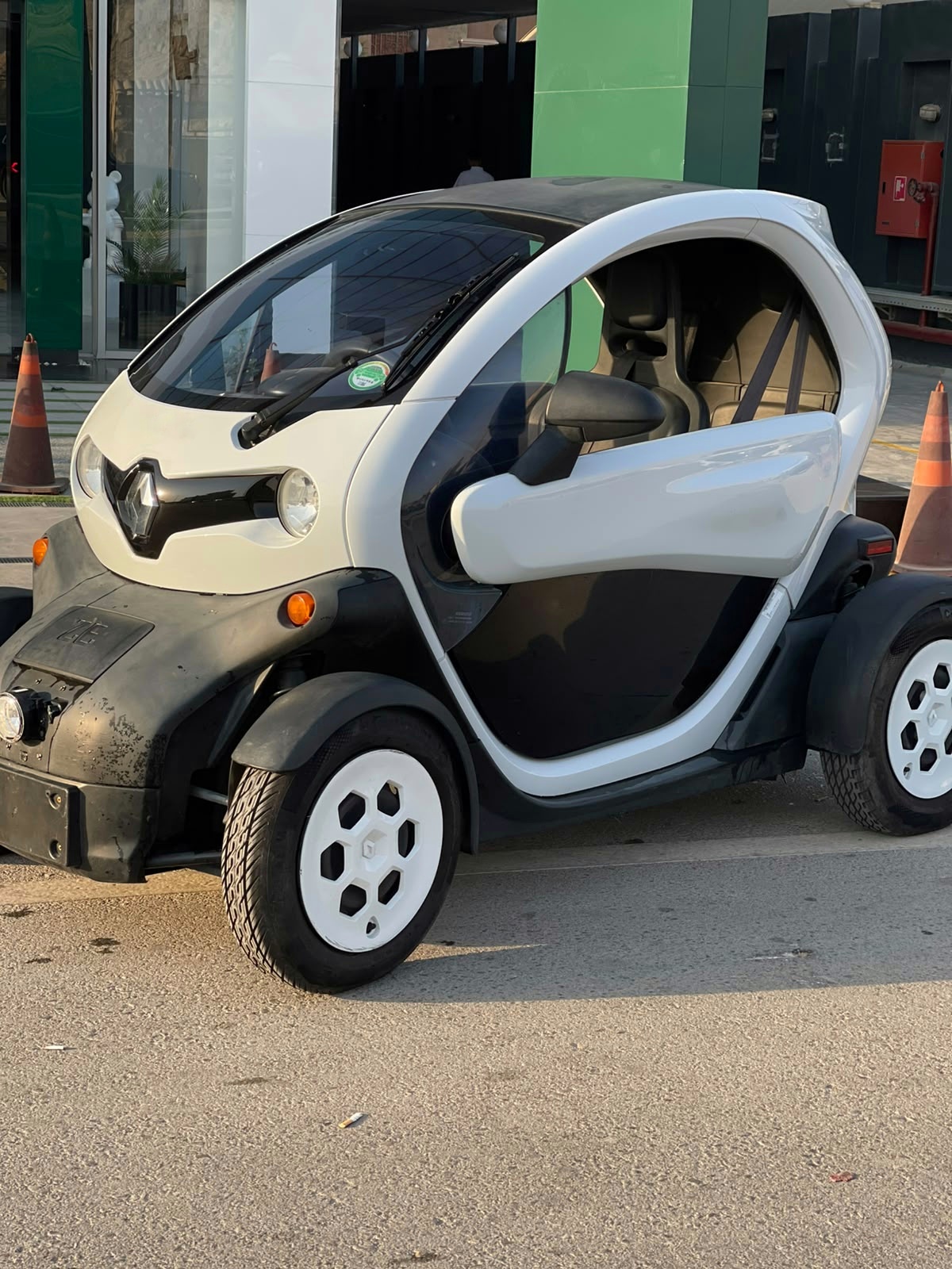USED RENAULT TWIZY (Customer) - Image 2